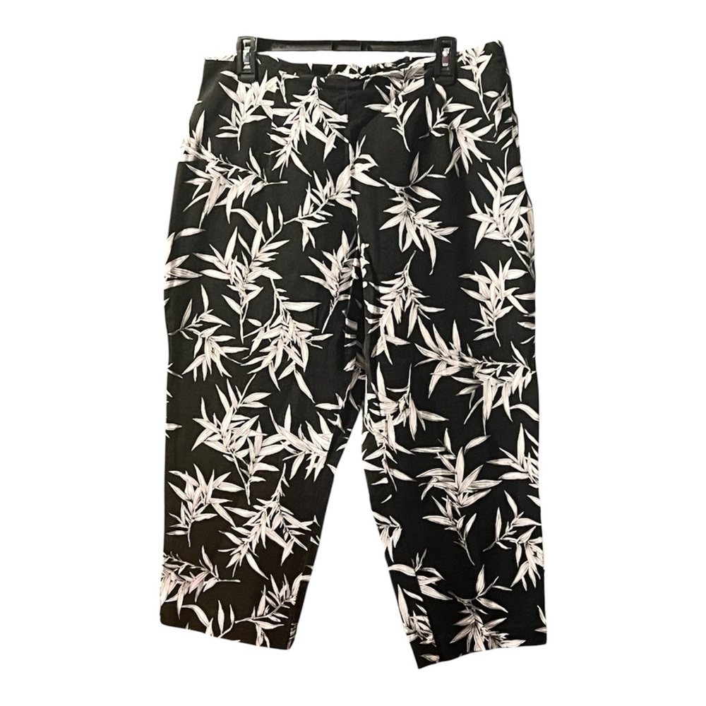Envy Black and White Leaf Print Capris